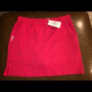 Vineyard Vines 17” pull on skort